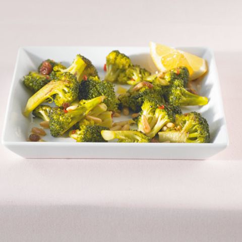 Zitronensaft unterstreicht den feinen Eigengeschmack des Broccoli