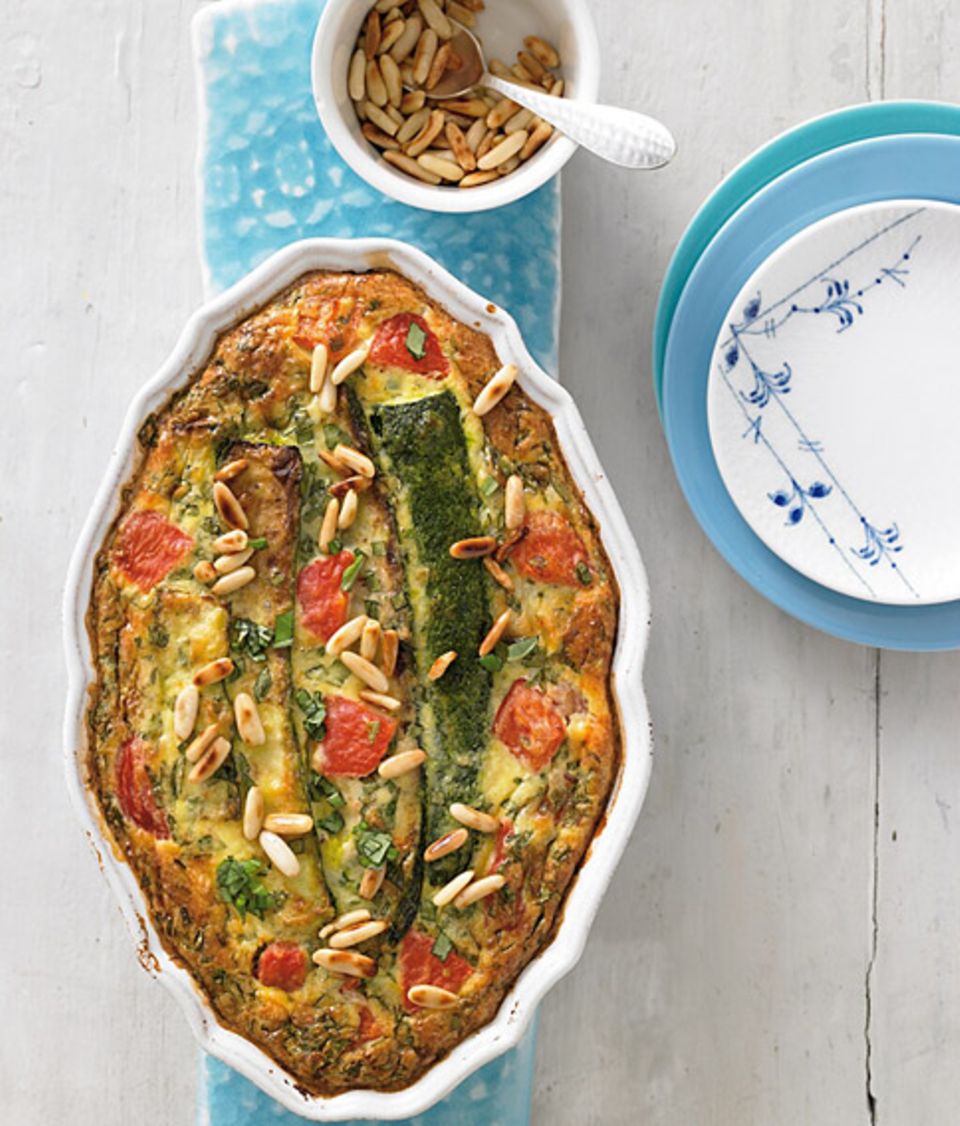 Zucchini-Auflauf mit Pinienkernen Zucchini-Auflauf mit Pinienkernen