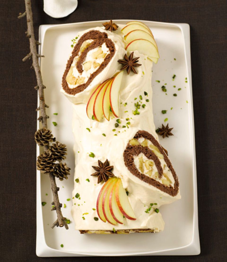 Bei diesem Bûche de Noël erkennt man die Ast-Stümpfe an der Seite Bei diesem Bûche de Noël erkennt man die Ast-Stümpfe an der Seite