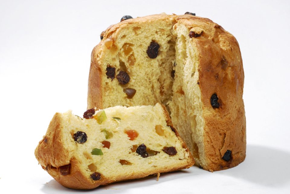 Panettone in der typischen Form Panettone in der typischen Form