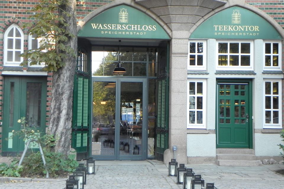 Das Wasserschloss in der Hamburger Speicherstadt: Teekontor und Restaurant