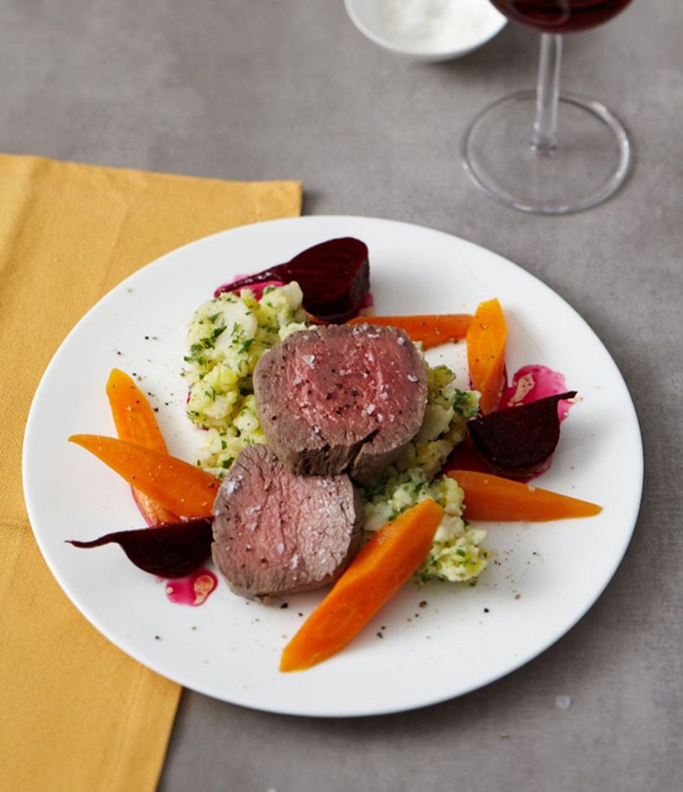 Leicht & bekömmlich: pochiertes Rinderfilet Leicht & bekömmlich: pochiertes Rinderfilet