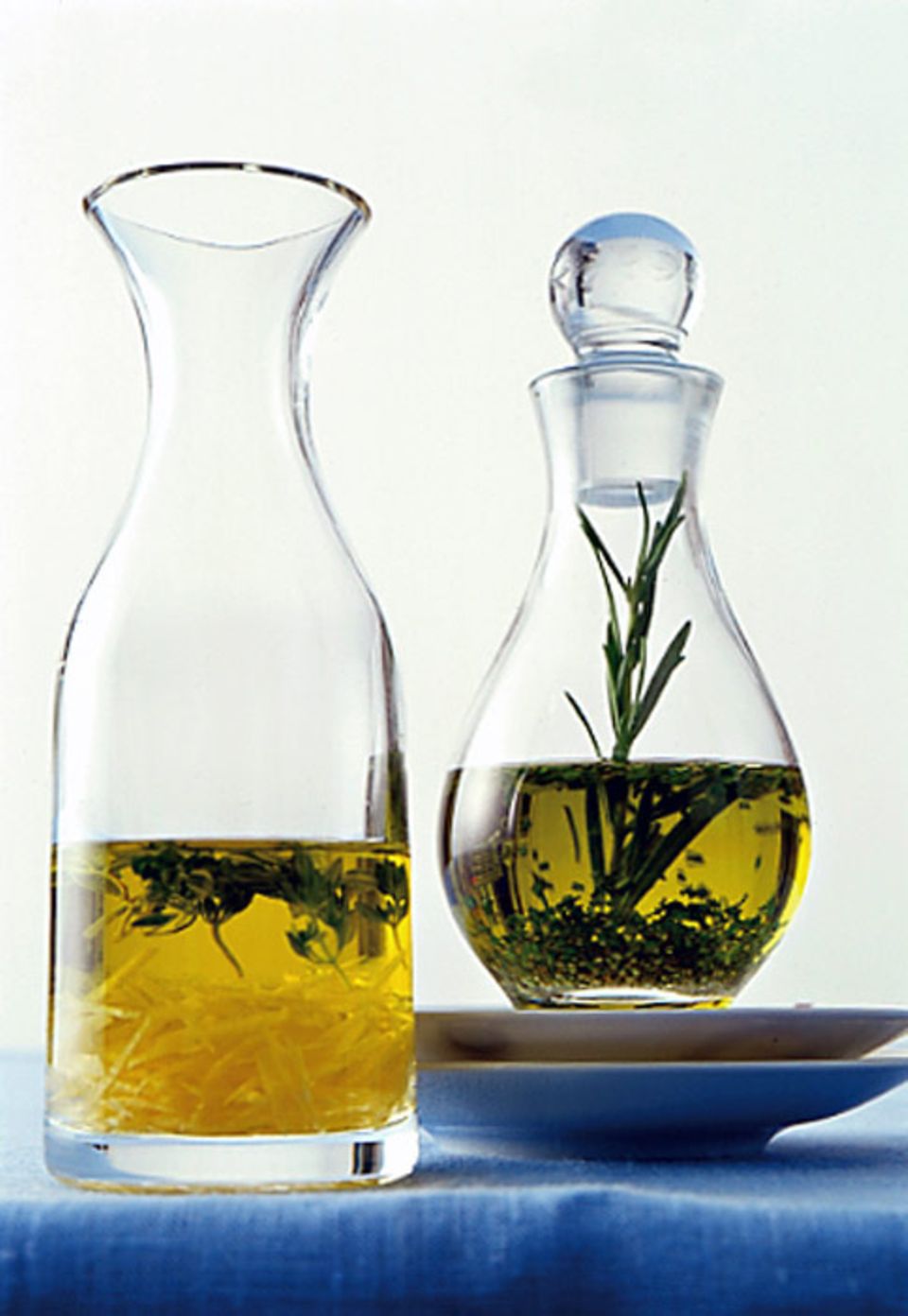 Zitronen-Kräuteröle duften und schmecken besonders aromatisch. Zitronen-Kräuteröle duften und schmecken besonders aromatisch.