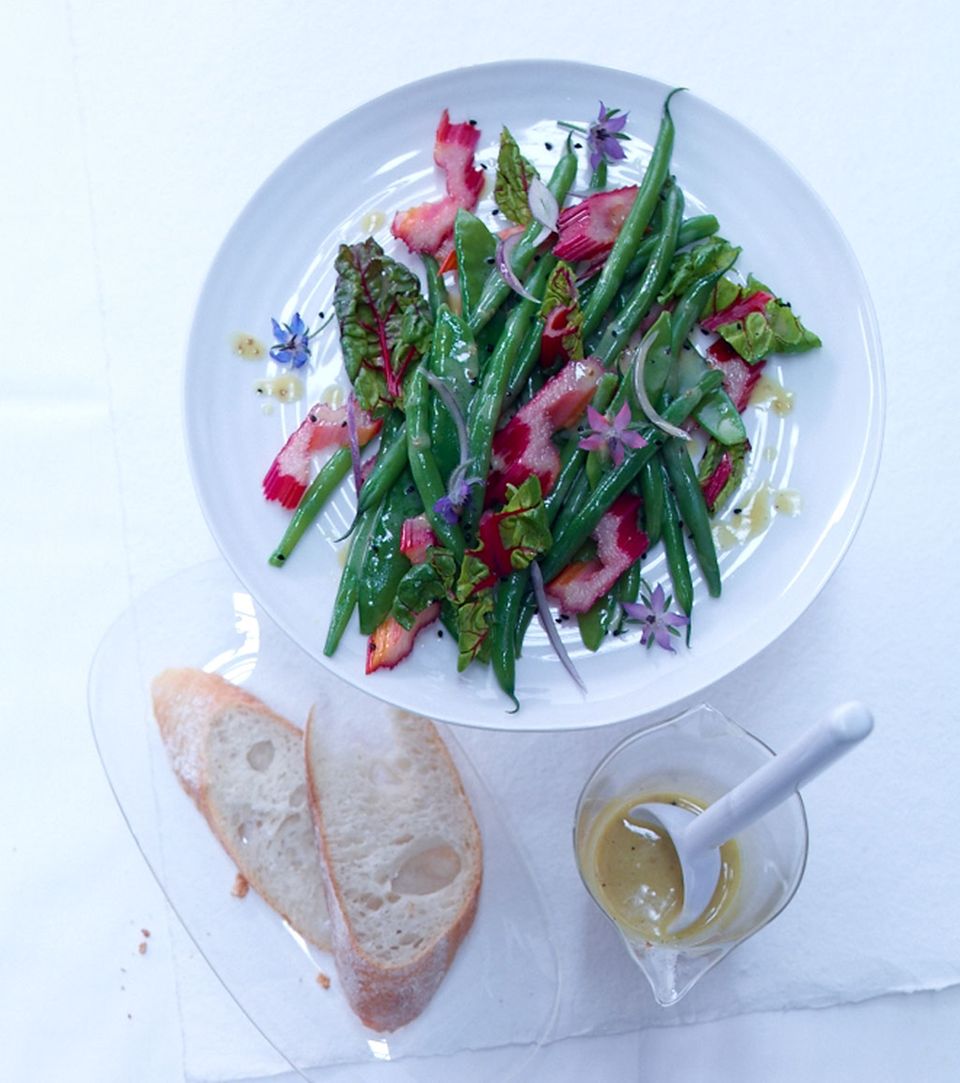 Knackige Salate mit reichlich Vitalstoffe gehören zur Wellnessküche Knackige Salate mit reichlich Vitalstoffe gehören zur Wellnessküche