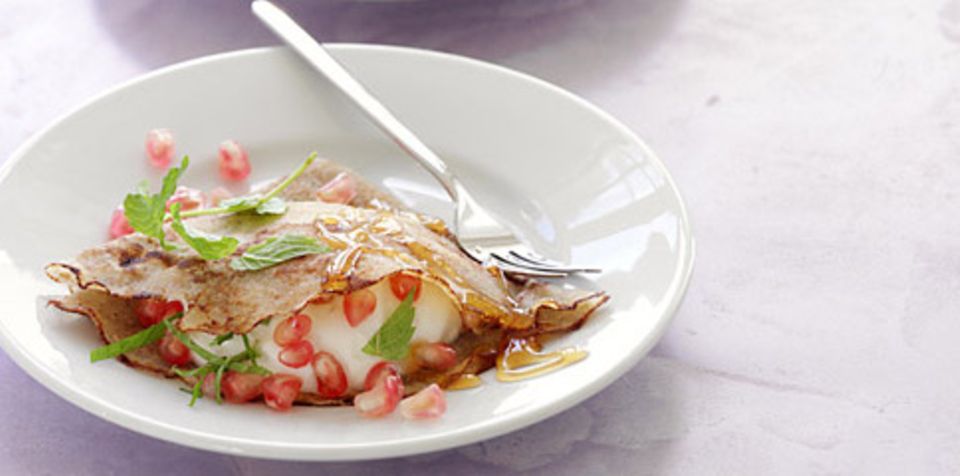 Honig-Crêpes mit Granatapfel. Honig-Crêpes mit Granatapfel.