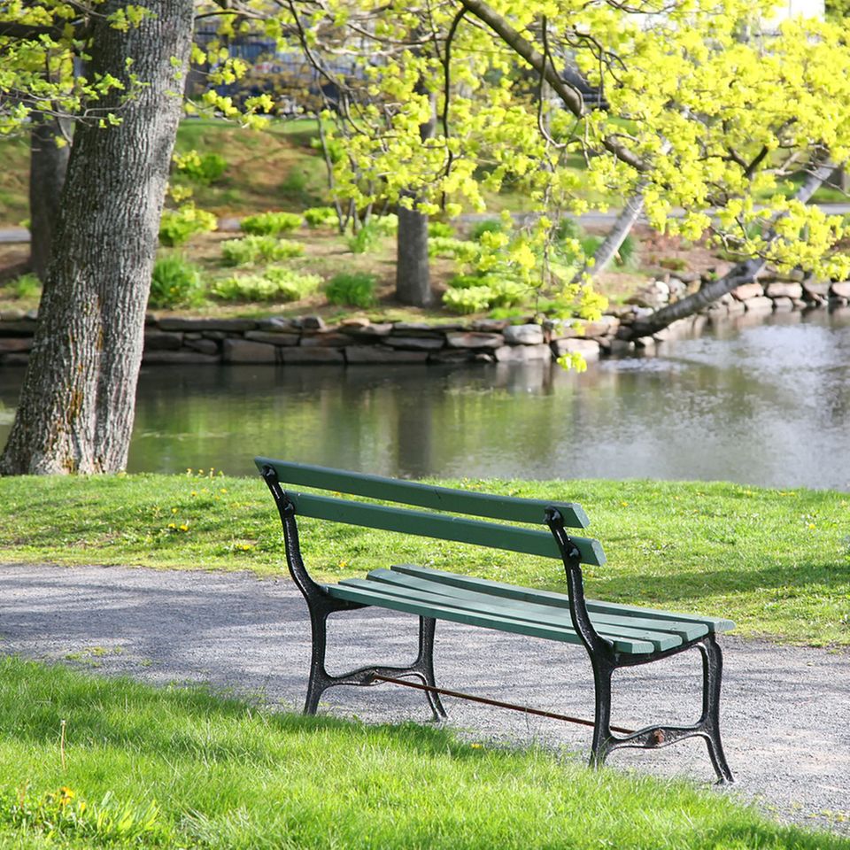 Ein schöner Platz im Park ist ideal für die kleine Auszeit Ein schöner Platz im Park ist ideal für die kleine Auszeit