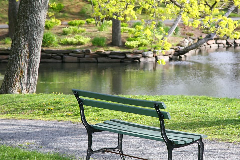 Ein schöner Platz im Park ist ideal für die kleine Auszeit