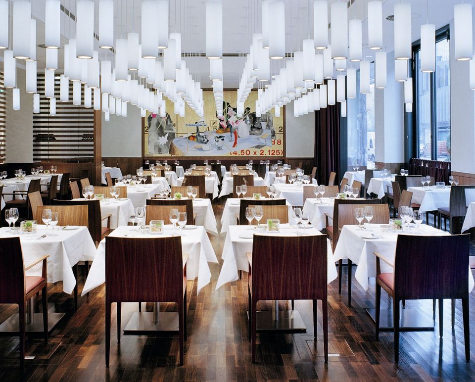 Genießen Sie im Hôtel Concorde Berlin ein köstliches Diner Genießen Sie im Hôtel Concorde Berlin ein köstliches Diner