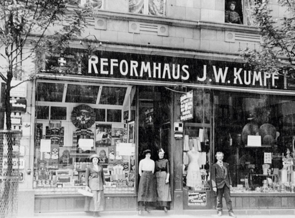 Das erste Reformhaus eröffnete 1887, das Konzept findet heute weiterhin eine Nische im modernen Lebensstil Das erste Reformhaus eröffnete 1887, das Konzept findet heute weiterhin eine Nische im modernen Lebensstil