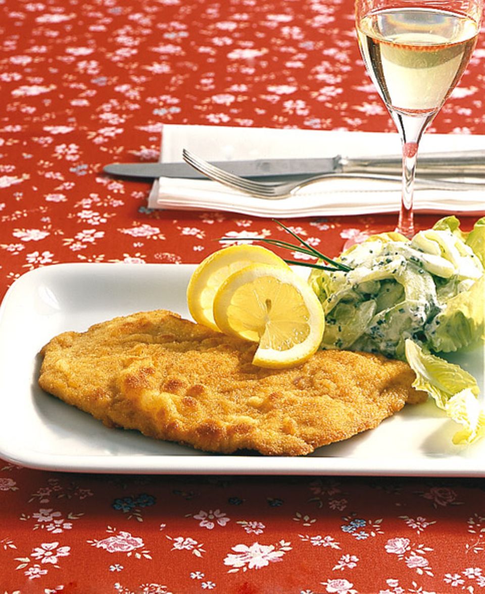 Paniert tarnt sich das Putenschnitzel nach Wiener Art Paniert tarnt sich das Putenschnitzel nach Wiener Art