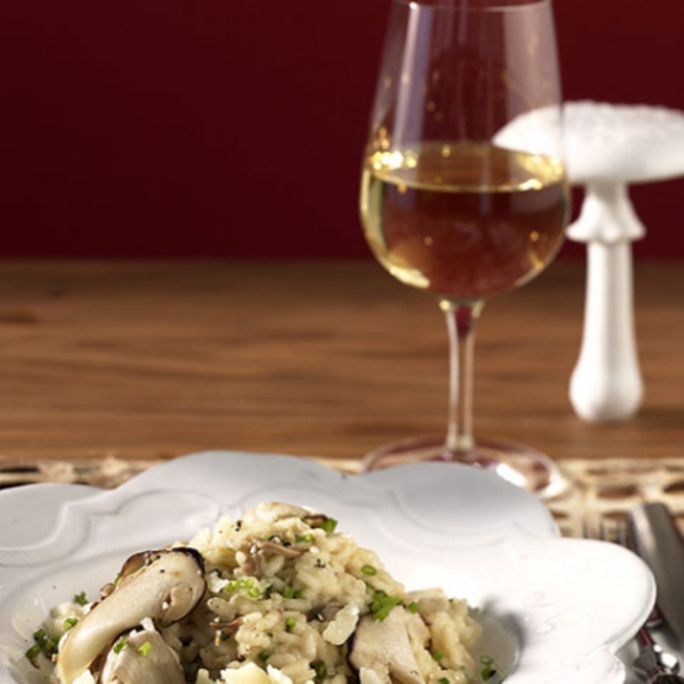 Ein cremiges Steinpilz-Risotto passt zu einem ausgewogenen Weißwein Ein cremiges Steinpilz-Risotto passt zu einem ausgewogenen Weißwein