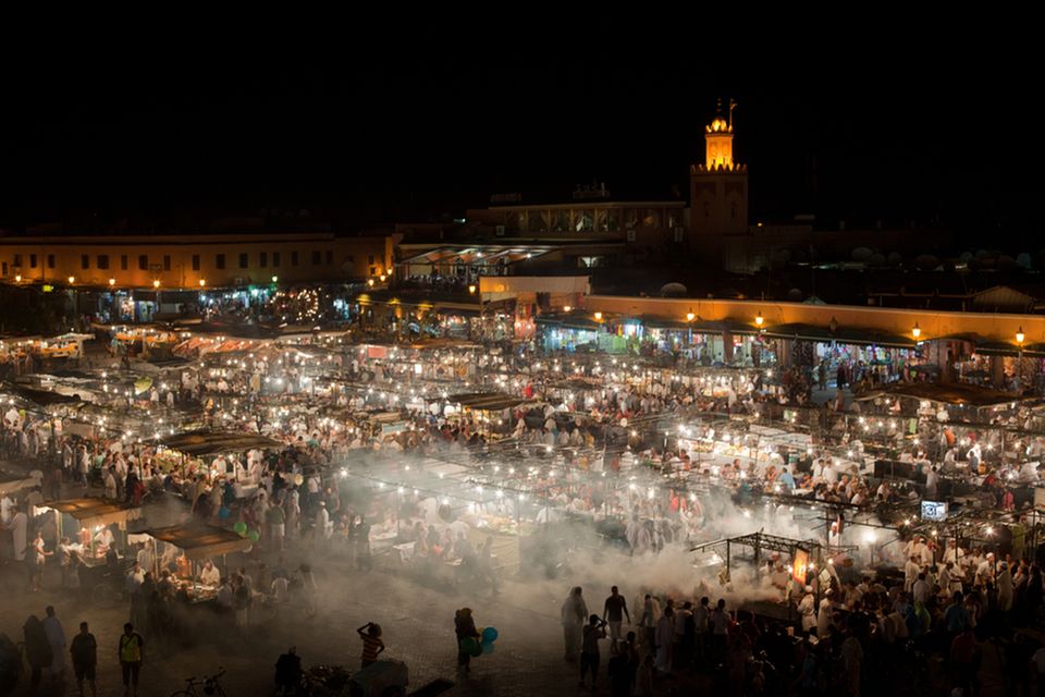 Auf dem "Djemaa El Fna" in Marrakech gibt es zahlreiche kulinarische Genüsse