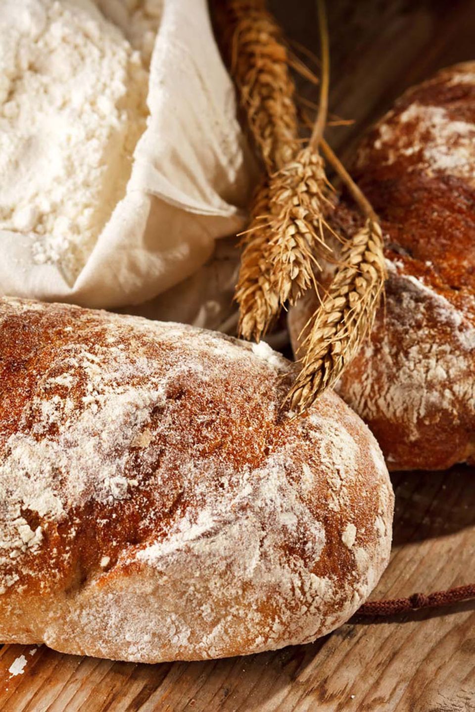 Frisches duftendes selbstgebackenes Brot schmeckt einfach köstlich Frisches duftendes selbstgebackenes Brot schmeckt einfach köstlich