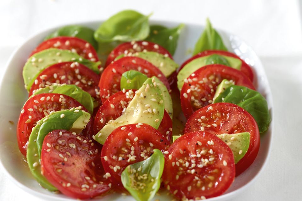 Köstlicher Tomaten-Avocado-Salat