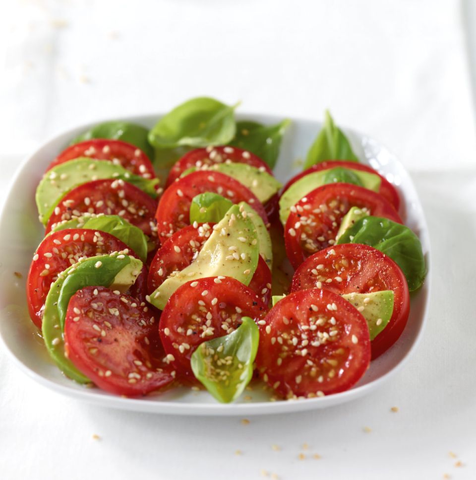 Köstlicher Tomaten-Avocado-Salat Köstlicher Tomaten-Avocado-Salat