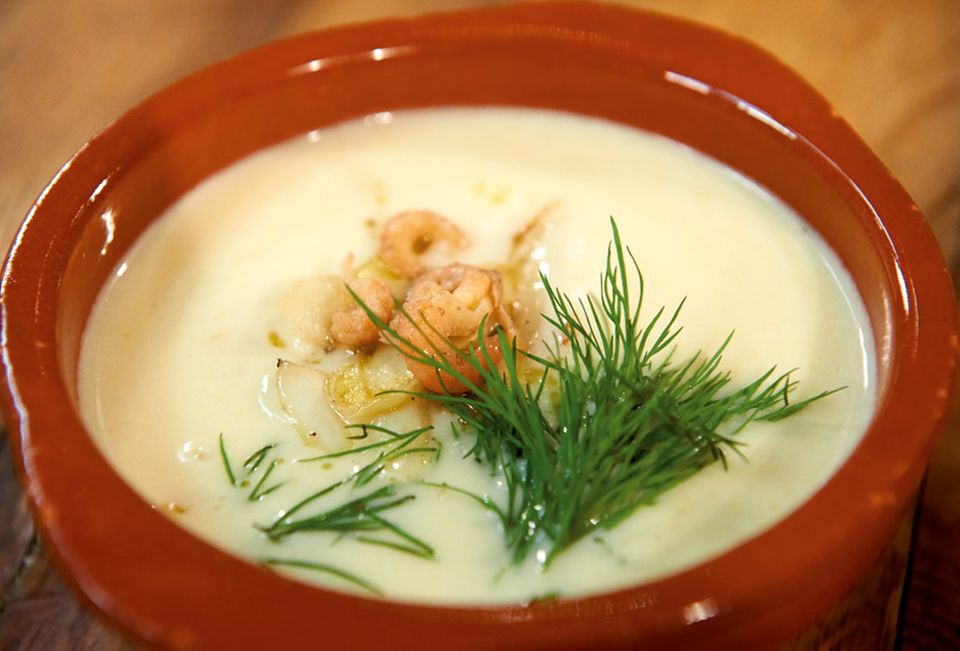 Aus Sud und Schalen lässt sich eine leckere Suppe zaubern Aus Sud und Schalen lässt sich eine leckere Suppe zaubern