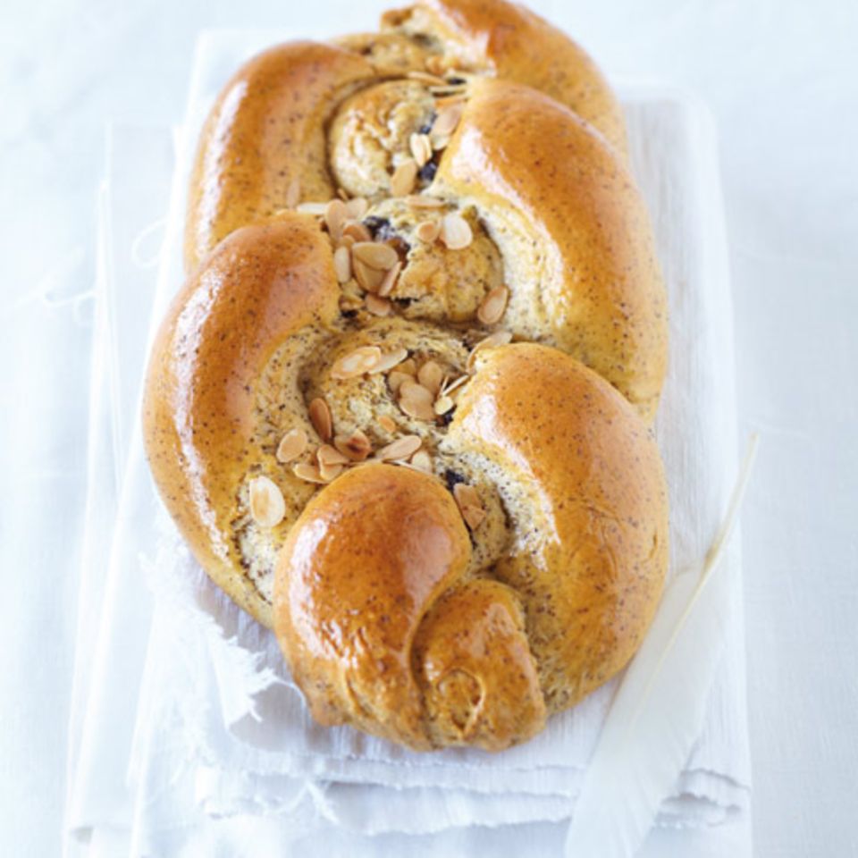Baking yeast braid: basic recipe and tips