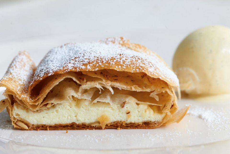 Strudel schmeckt sowohl mit süßen als auch mit herzhaften Füllungen Strudel schmeckt sowohl mit süßen als auch mit herzhaften Füllungen