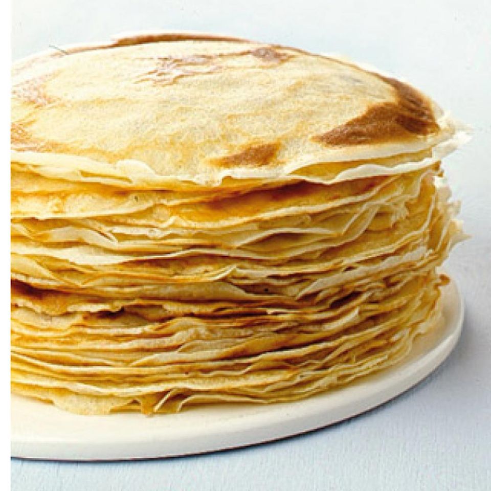 Pfannkuchen, Crêpes, Plinsen - ein Teig und viele Varianten Pfannkuchen, Crêpes, Plinsen - ein Teig und viele Varianten