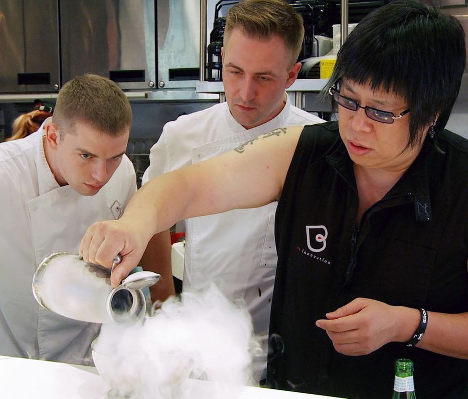 Max Jensen und Felix Metzger mit-Sterne-Koch Alvin Leung Max Jensen und Felix Metzger mit-Sterne-Koch Alvin Leung