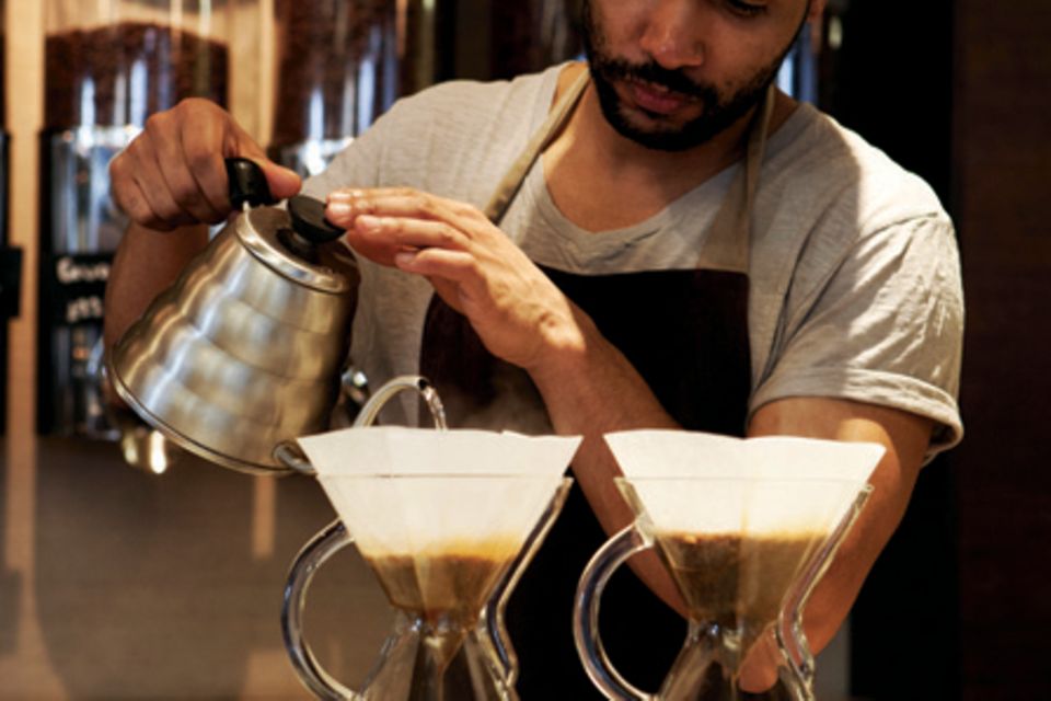 Frisch aufgebrüht: Kaffee in der Chemexkanne Frisch aufgebrüht: Kaffee in der Chemexkanne