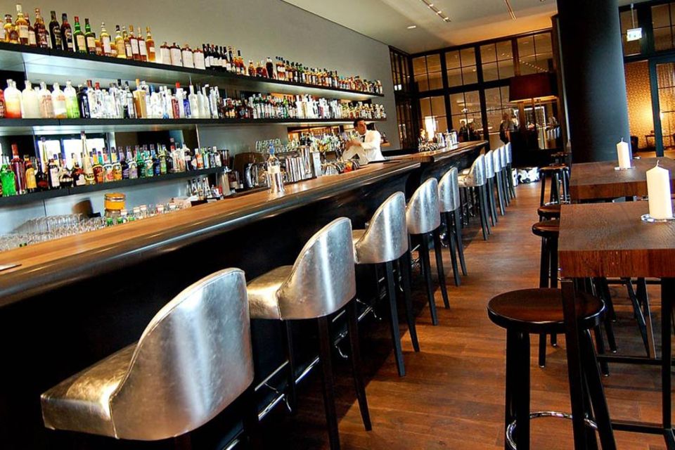 The George Hotel Bar ist bei der roten Nacht der Bars dabei The George Hotel Bar ist bei der roten Nacht der Bars dabei