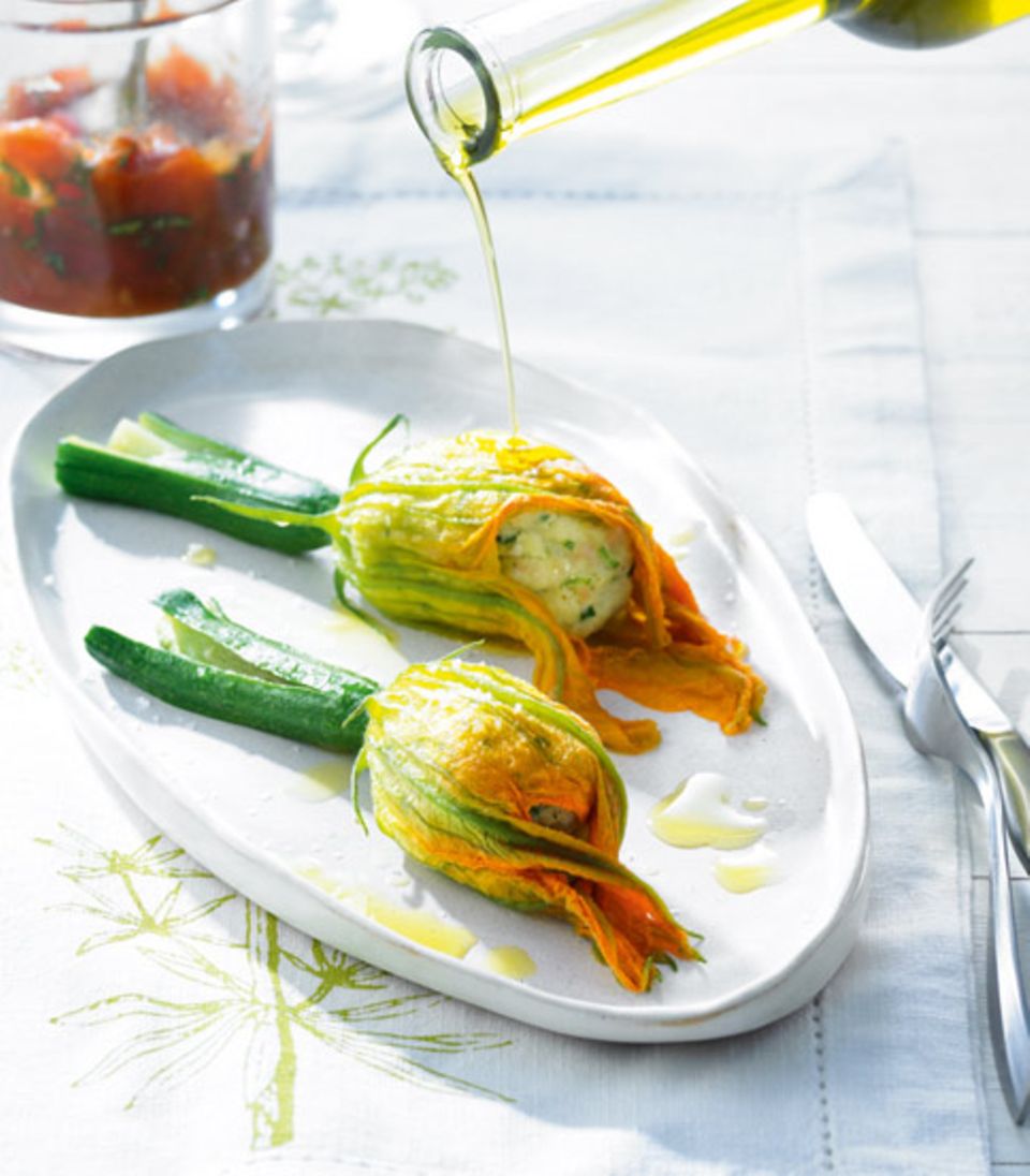 Gefüllte Zucchiniblüten mit Olivenöl Gefüllte Zucchiniblüten mit Olivenöl