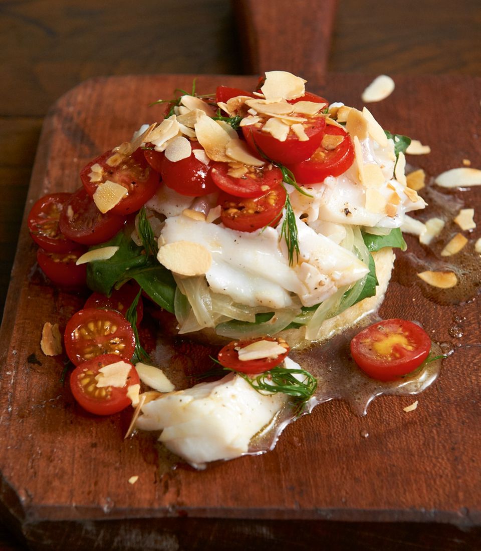 Fischbrötchen mit viel gesunder Beilage Fischbrötchen mit viel gesunder Beilage