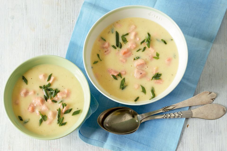 Sellerie-Suppe mit Lachs und Schnittlauch