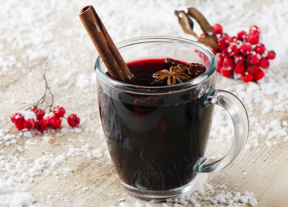 Roter Glühwein mit Zimt und Sternanis Roter Glühwein mit Zimt und Sternanis