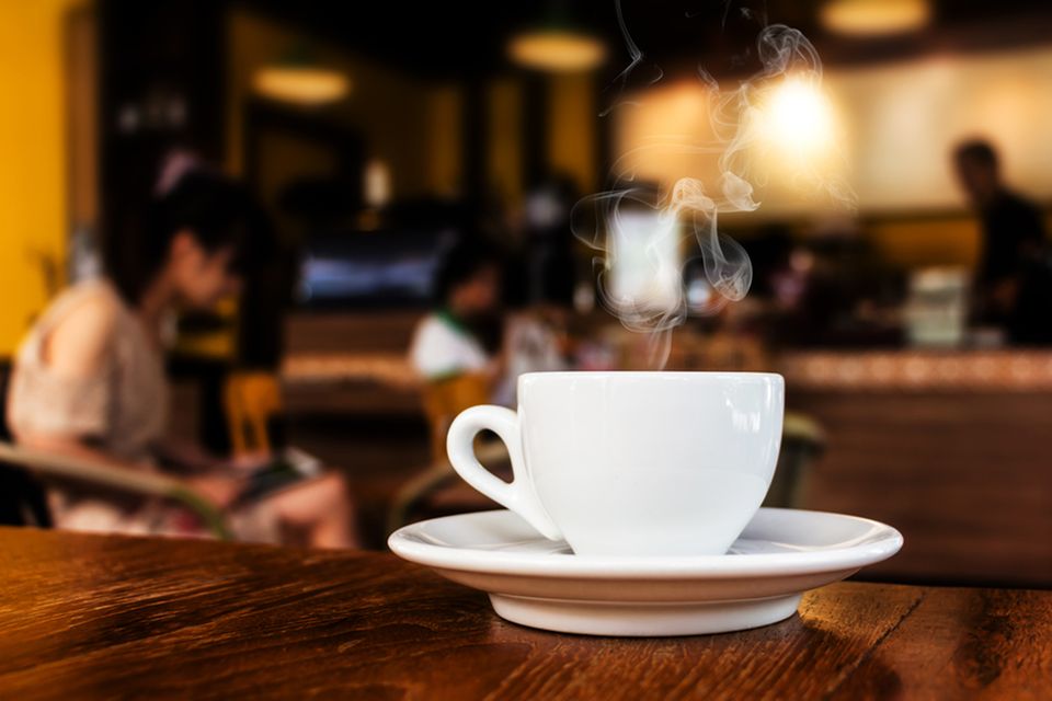 Anonyme Geste an Bedürftige: Warmer Kaffee an kalten Tagen Anonyme Geste an Bedürftige: Warmer Kaffee an kalten Tagen