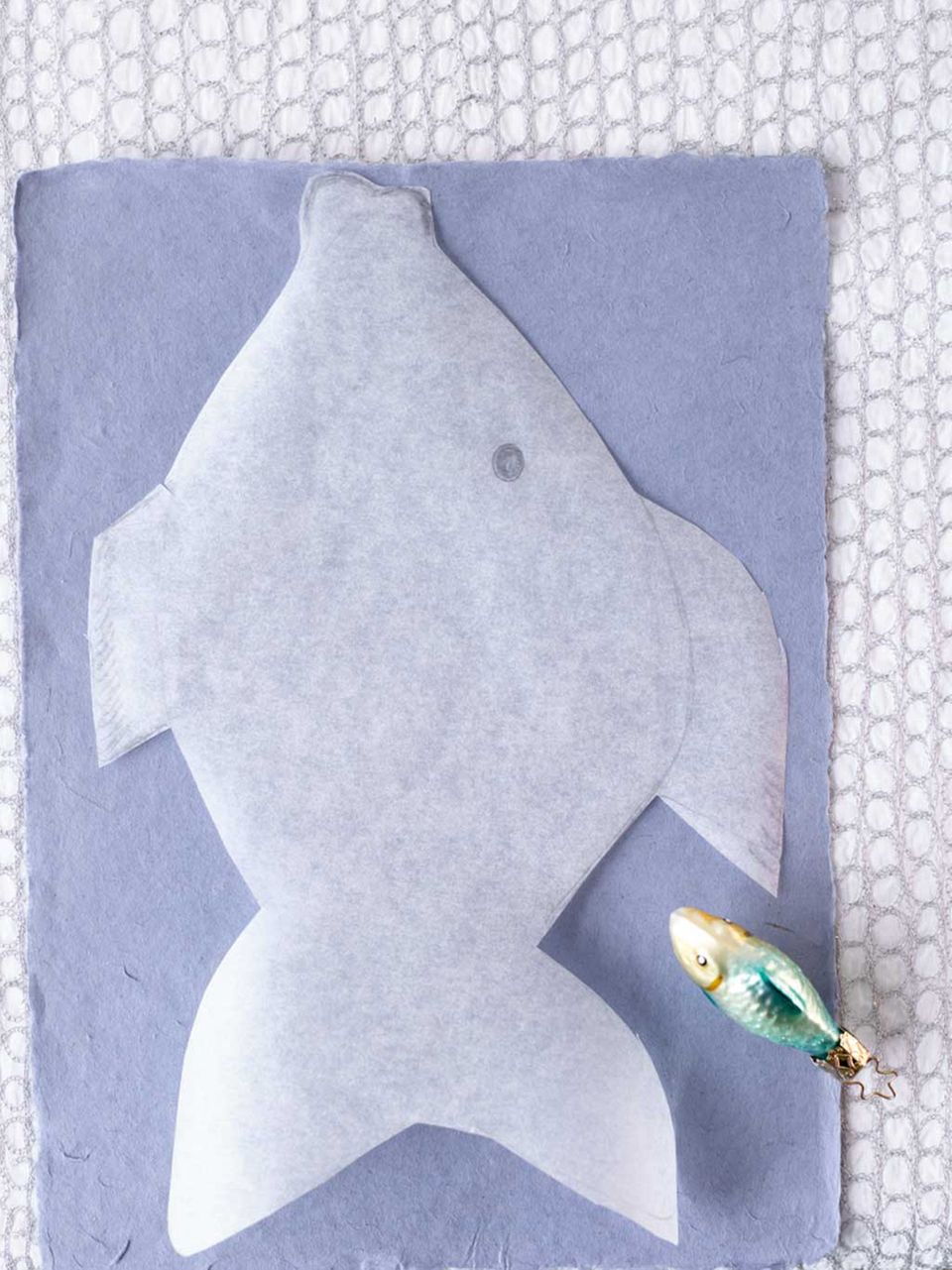 Deko-Tipp: aus Papier oder Filz einen Fisch ausschneiden Deko-Tipp: aus Papier oder Filz einen Fisch ausschneiden