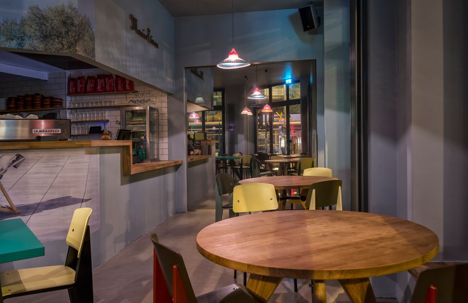 Das Maxi Eisen serviert Pastrami Sandwiches im Frankfurter Bahnhofsviertel Das Maxi Eisen serviert Pastrami Sandwiches im Frankfurter Bahnhofsviertel