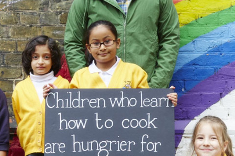 Jamie Olivers Food Revolution Day vermittelt Kindern spielerisch eine gesunde Ernährung