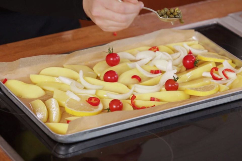 Werden im Ofen gegart: Zitronenkartoffeln