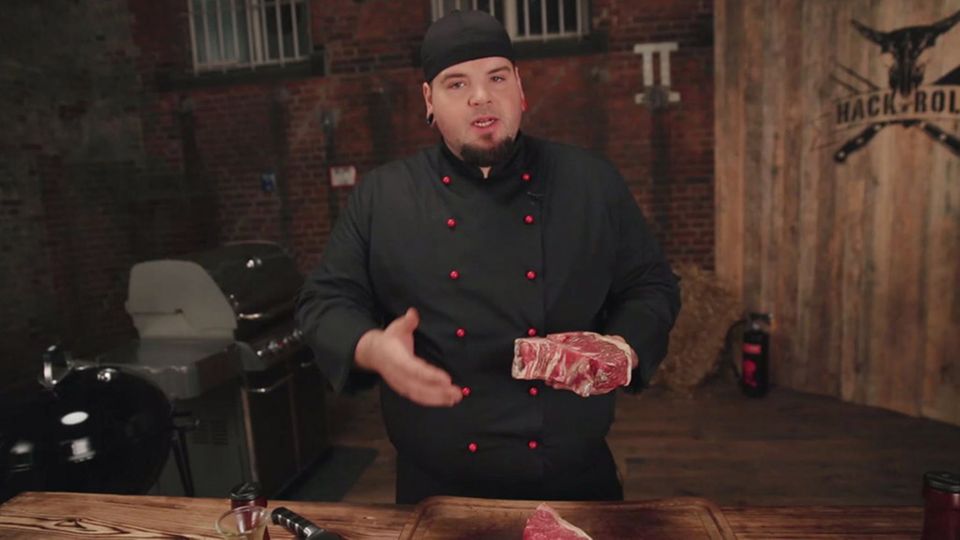 Marc Balduan erklärt Wissenswertes zum New York Strip Steak. Marc Balduan erklärt Wissenswertes zum New York Strip Steak.
