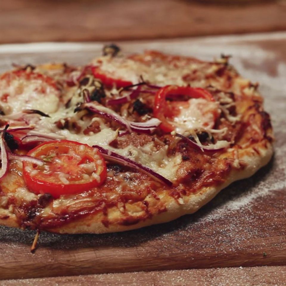 BBQ-Pizza vom Holzkohlegrill von Marc Balduan
