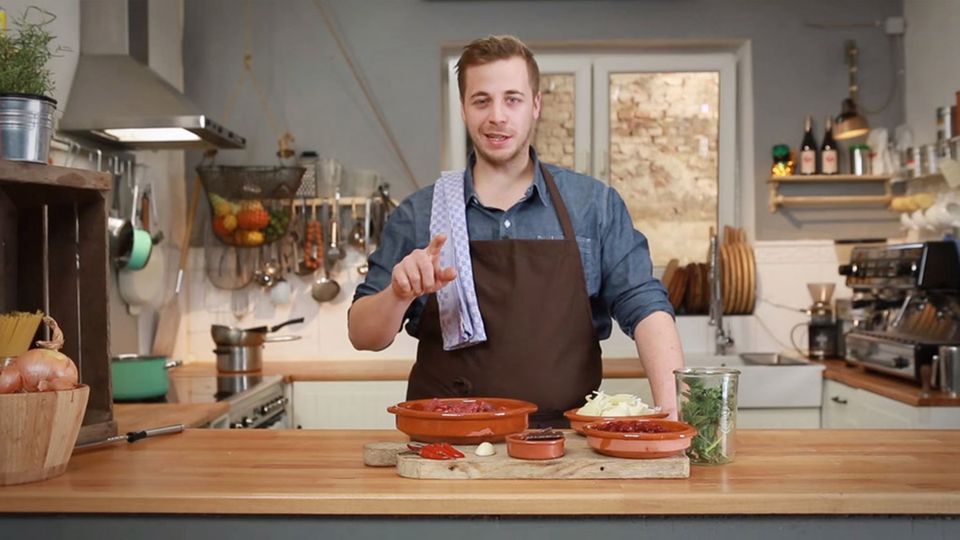 Fabio Haebel erklärt das texanische Rezept für Chili con Carne. Fabio Haebel erklärt das texanische Rezept für Chili con Carne.