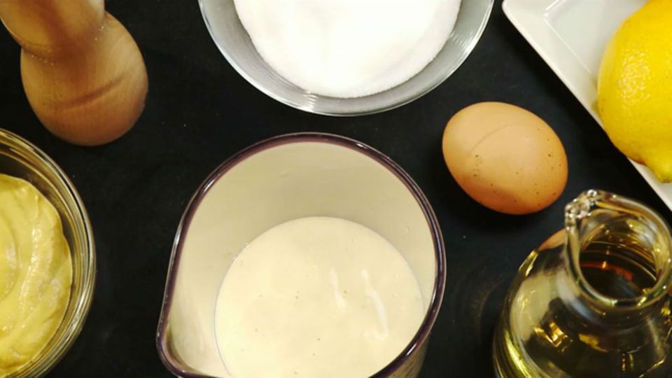 Eine Blitz-Mayonnaise für spontane Gäste. Eine Blitz-Mayonnaise für spontane Gäste.