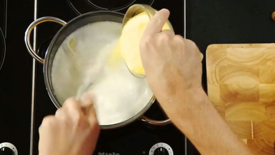 Cremige Polenta eignet sich wunderbar als Beilage. Cremige Polenta eignet sich wunderbar als Beilage.