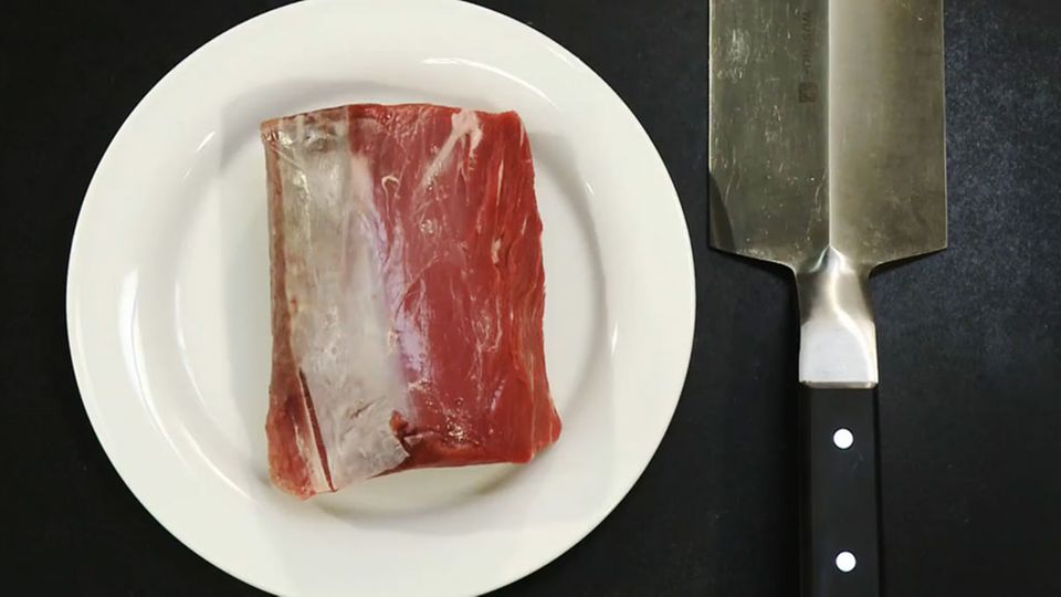 Für Rinder-Carpaccio ein hochwertiges Filet nehmen. Für Rinder-Carpaccio ein hochwertiges Filet nehmen.