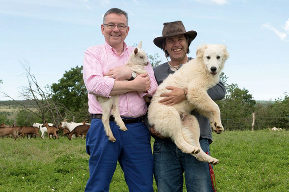 Kay-Henner Menge (l.) zu Besuch auf Aleš Winklers (r.) Ziegenfarm Kay-Henner Menge (l.) zu Besuch auf Aleš Winklers (r.) Ziegenfarm