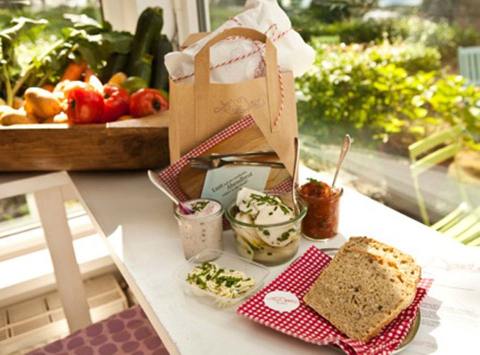 Eine Tüte voller Leckereien: "Abendbrot to go" Eine Tüte voller Leckereien: "Abendbrot to go"
