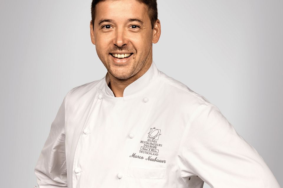 Chefkoch Marco Neubauer zelebriert kulinarische Höhepunkte mit regionalen Bio-Produkten Chefkoch Marco Neubauer zelebriert kulinarische Höhepunkte mit regionalen Bio-Produkten