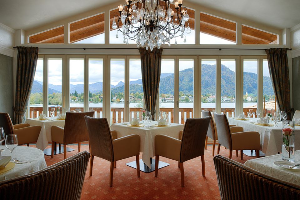 Das Restaurant Esskultur in der Villa am See besticht mit einem einmaligen Blick über den Tegernsee Das Restaurant Esskultur in der Villa am See besticht mit einem einmaligen Blick über den Tegernsee