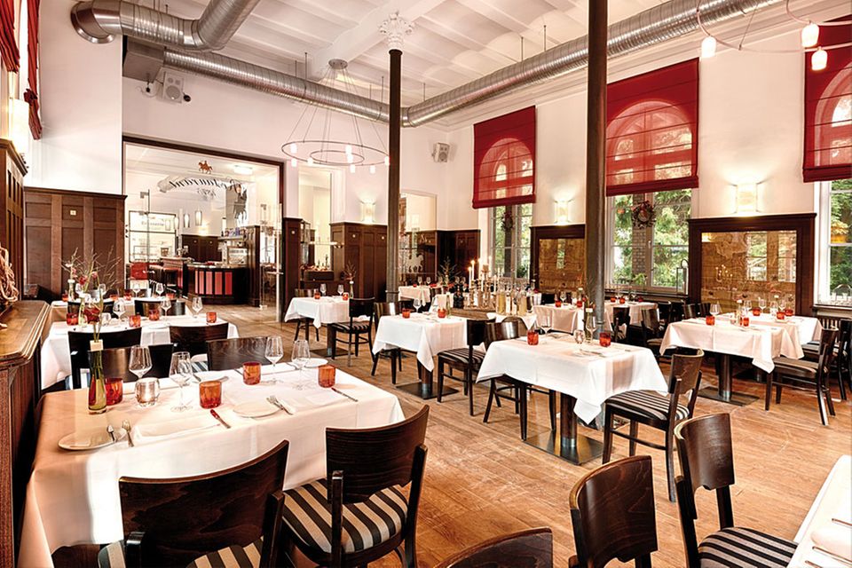 Die Schönheit des historischen Kaiserbahnhofs in Brühl spiegelt sich auch im Restaurant 1875 wider Die Schönheit des historischen Kaiserbahnhofs in Brühl spiegelt sich auch im Restaurant 1875 wider