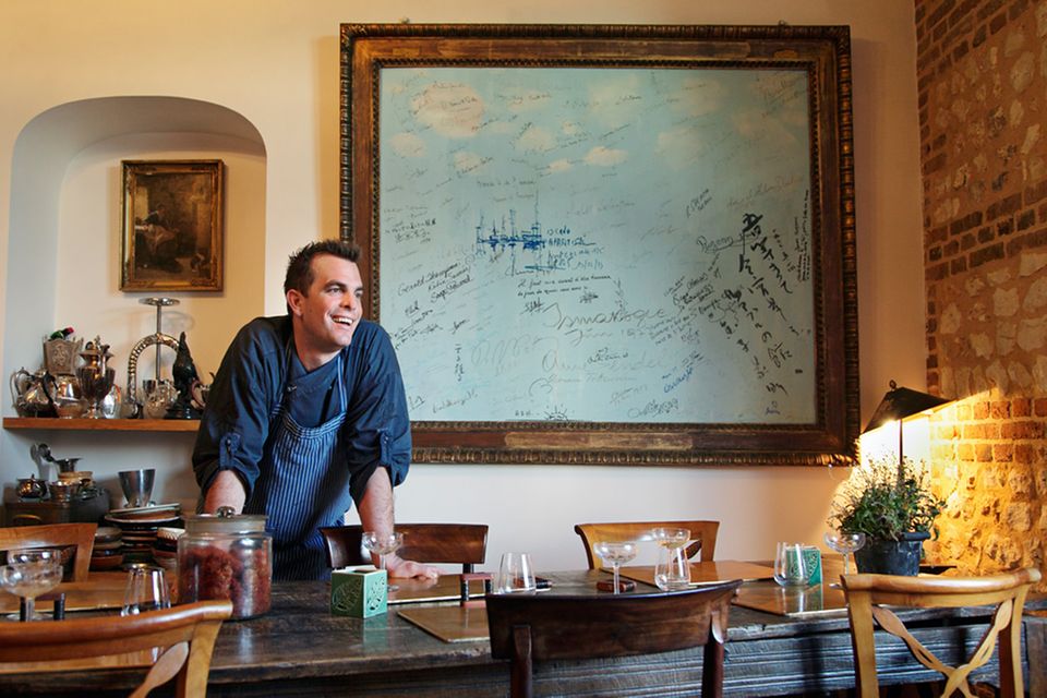 Der Esstisch in David Görnes Restaurant G. a. ist stolze 300 Jahre alt