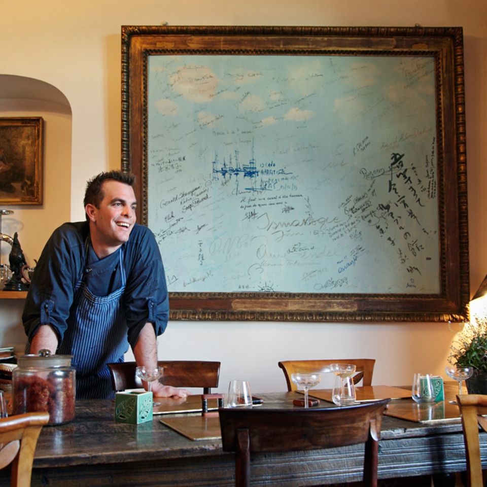 Der Esstisch in David Görnes Restaurant G. a. ist stolze 300 Jahre alt
