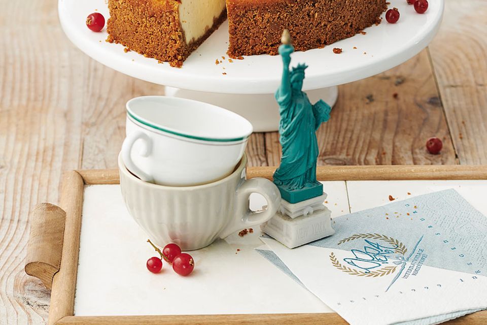 New York Cheesecake mit fruchtigem Johannisbeer-Topping