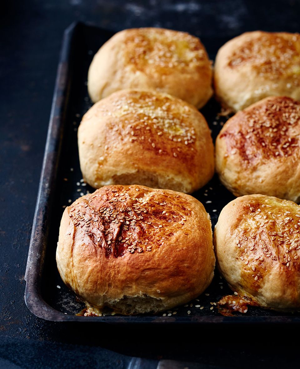 Selbst gemachte Buns sind das i-Tüpfelchen Ihres Burgers Selbst gemachte Buns sind das i-Tüpfelchen Ihres Burgers